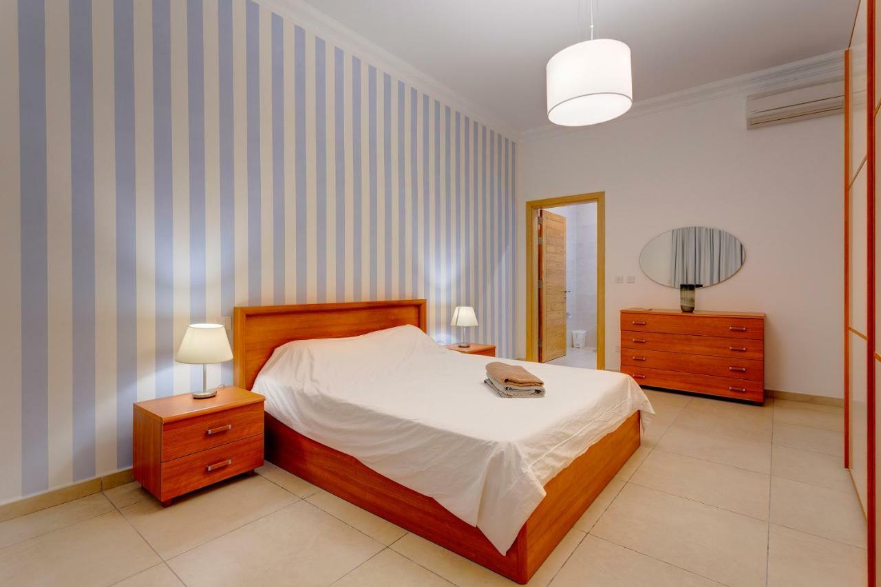Apartment In Fort Cambridge With Pool Sliema Esterno foto