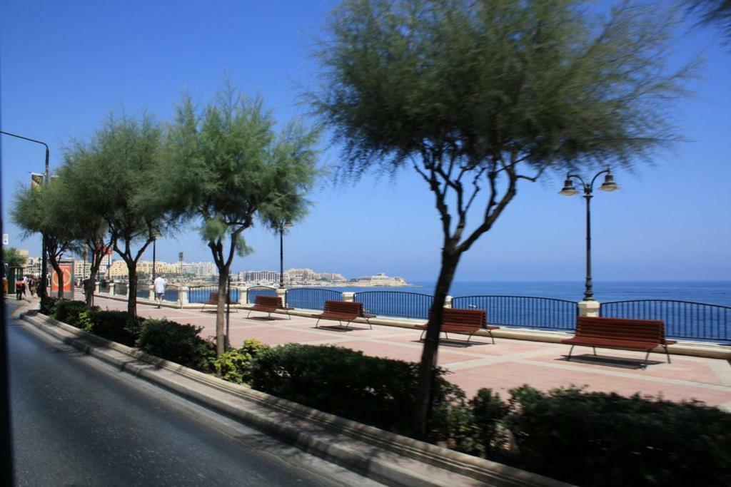 Apartment In Fort Cambridge With Pool Sliema Esterno foto