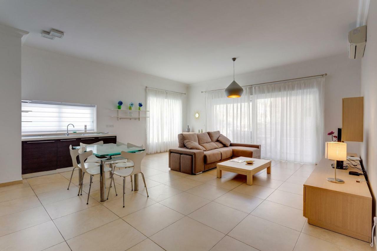 Apartment In Fort Cambridge With Pool Sliema Esterno foto